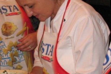 Marcella professional cook during a cooking class